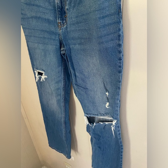 Abercrombie & Fitch Ultra High Rise Ankle Straight Jeans - Picture 7 of 9